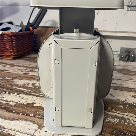 Gray Mechanical Postal Scale - Picture 5 of 9